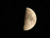 ６枚目の写真:上弦の月(ISO:400,F:6.3,シャッタースピード:1/250秒)